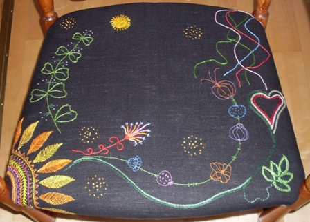 1:a pris i lotteriet är denna gungstol med unika broderier utförda av 20 av föreningens medlemmar