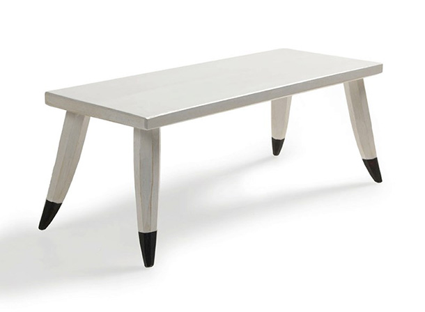 Våningsbord från boken Tälj för kök och trädgård. Foto: Thomas Harrysson