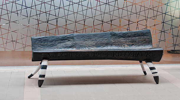 Bänk i offentlig miljö