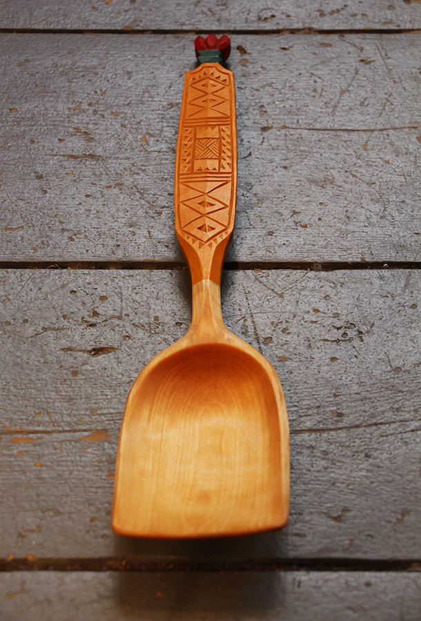 En av Jögges slevar som finns i butiken Svensk Slöjd på Nybrogatan i Stockholm