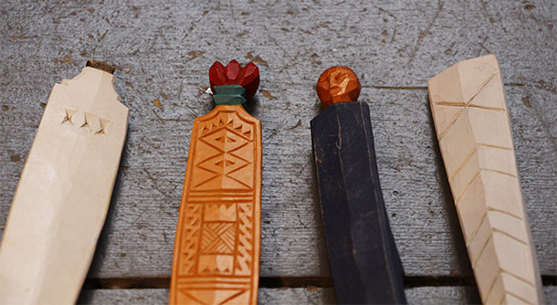 Detalj på några av Jögges slevar som finns i butiken Svensk Slöjd på Nybrogatan i Stockholm