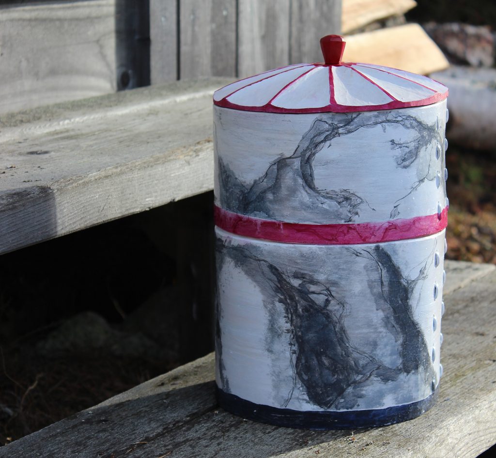 Marmorerad burk av Dietrich Staemmler.