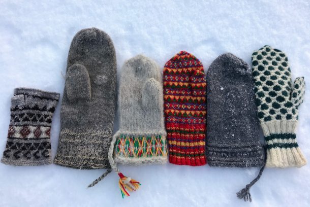 Olika slags vantar i snö