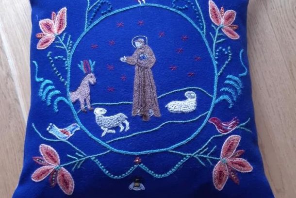 Broderad kudde