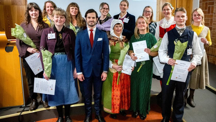 2022 års stipendiater tillsammans med Prins Carl Philip på Nordiska Museet i Stockholm.
