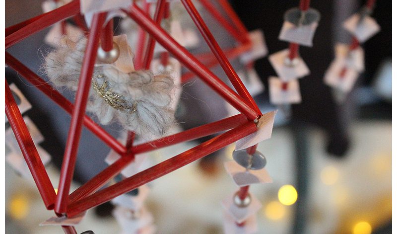 Halmkrona i röd halm