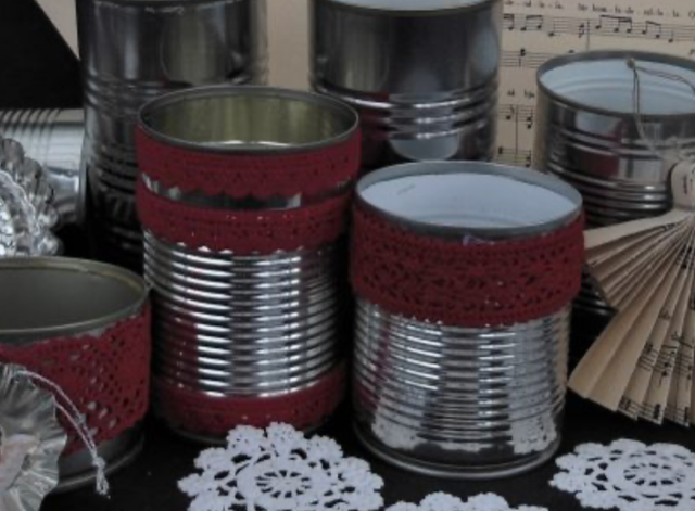 Dekorerade plåtburkar