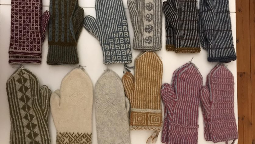 Tvåändsstickade vantar