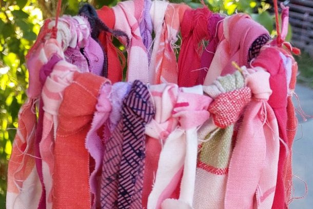 Rund krans med rosa mattrasor